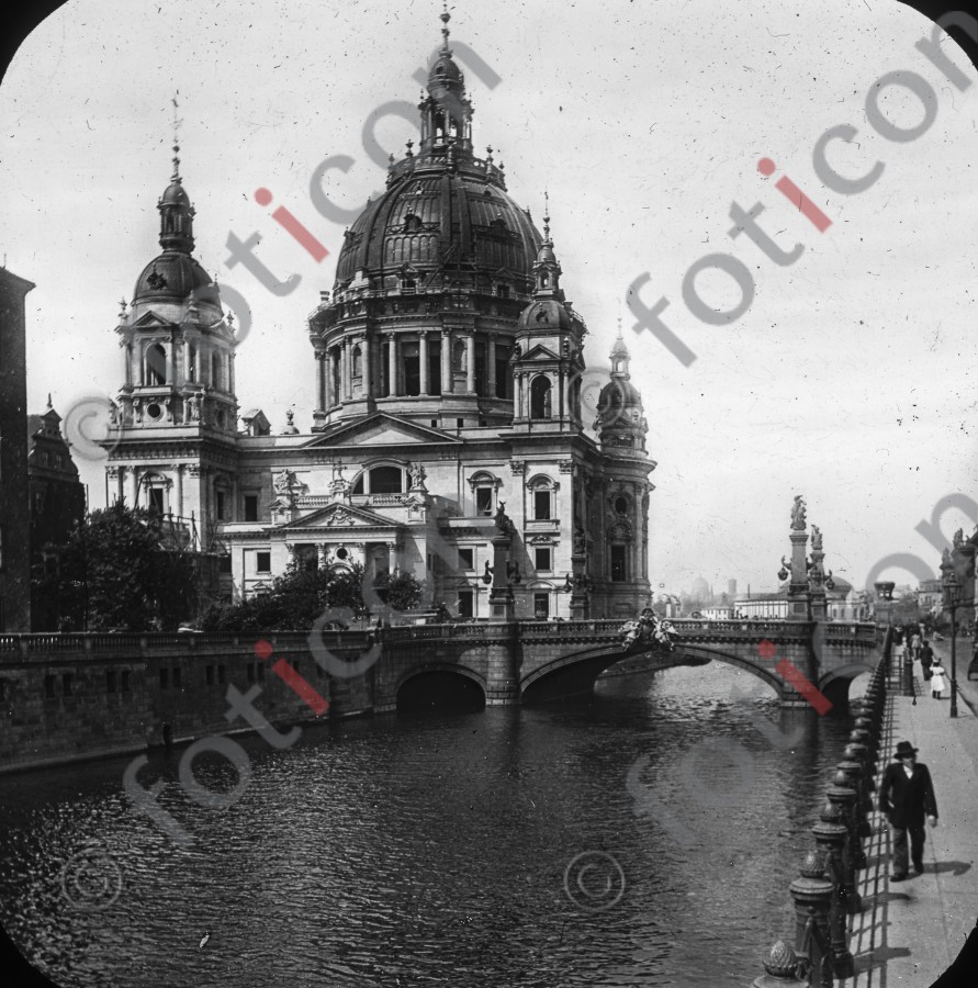 Der Berliner Dom ; The Berlin Cathedral - Foto foticon-simon-190-051-sw.jpg | foticon.de - Bilddatenbank für Motive aus Geschichte und Kultur
